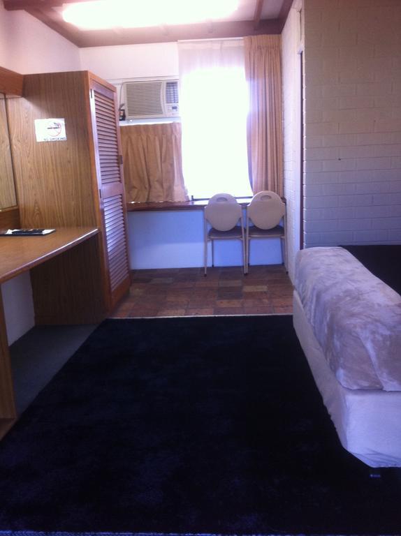 Elsinor Motor Lodge Wollongong Room photo