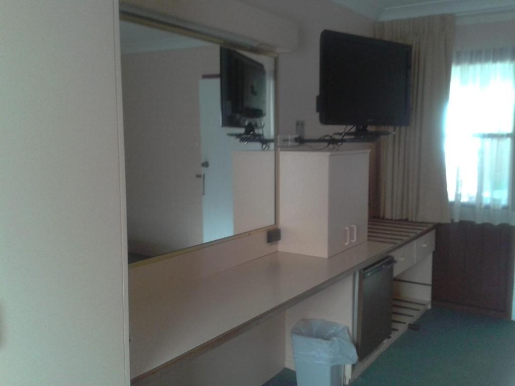 Elsinor Motor Lodge Wollongong Room photo